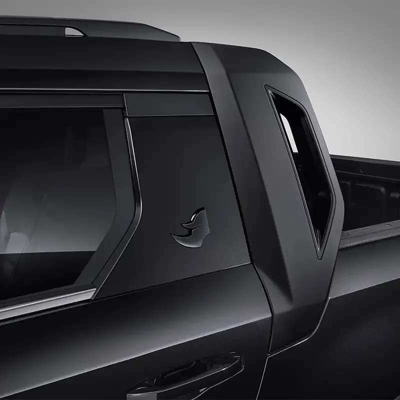 kgm musso ev black c-pillar