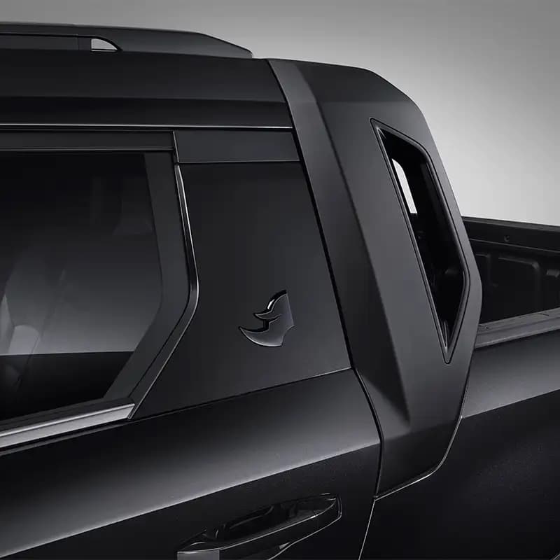 kgm musso ev black c-pillar